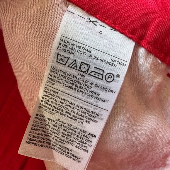 Old Navy Red Mid-Rise Twill Everyday Shorts - Size 4 - Picture 4 of 4